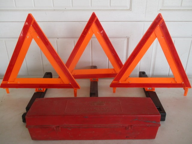 Emergency Warning Triangle Kit w/Storage Box Model 1005: .