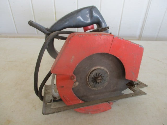 7 1/4" Circular Saw - Works: .