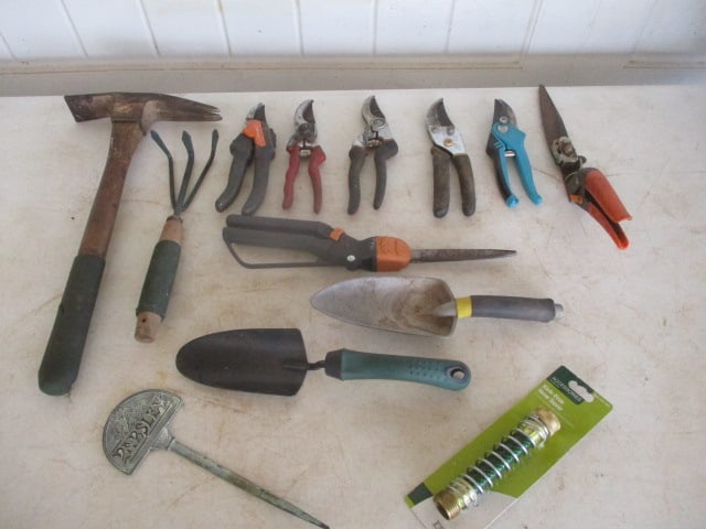 Miscellaneous Garden Tools: .
