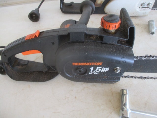 2 Electric Chain Saws Remington 16" & 14" - Works - 2
