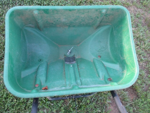Scotts Speed Green 3000 Broadcast Spreader - 3