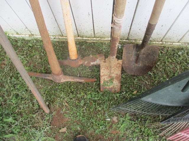 Yard Tools - 4