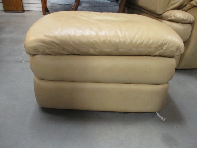 Haverty's Camel Tone Leather Ottoman: 30" x 22" x 18", few scratches, Local Pickup Only