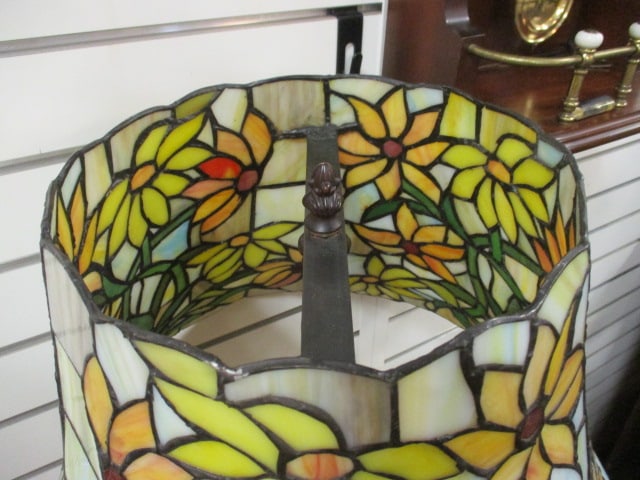 Stained Glass Style Table Lamp with Sunflower Motif Shade - 3