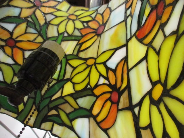 Stained Glass Style Table Lamp with Sunflower Motif Shade - 7