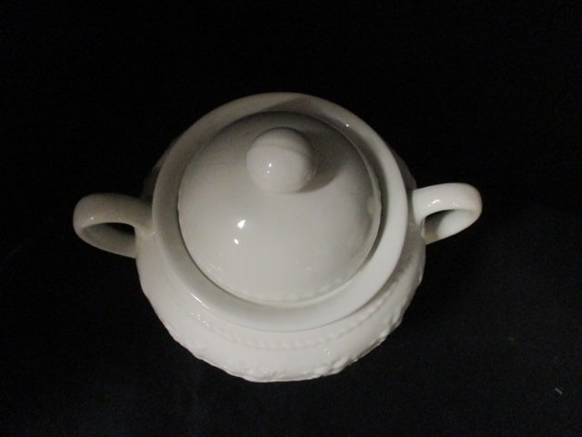 67 Pieces of Wedgwood Home "Festivity" Earthenware - 3
