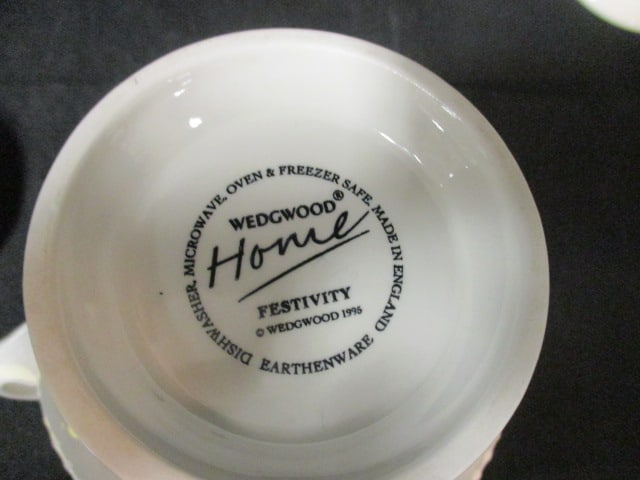 67 Pieces of Wedgwood Home "Festivity" Earthenware - 5