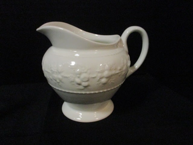 67 Pieces of Wedgwood Home "Festivity" Earthenware - 9