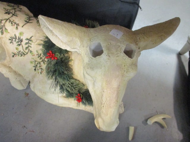 Sculpted Lightweight Deer Porch Art and Christmas Wreath - 4