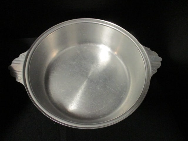 Vintage Wear-Ever Aluminum Covered Casserole and Club Dutch Oven - 4