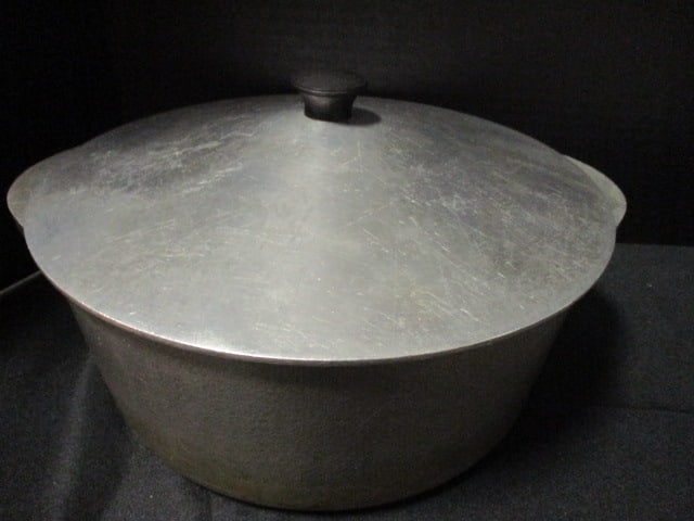 Vintage Wear-Ever Aluminum Covered Casserole and Club Dutch Oven - 6