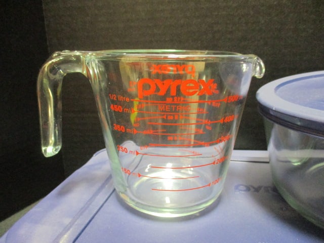 Pyrex Measuring Cups, Round Storage Container and Lasagna Dish with Storage Lid - 2