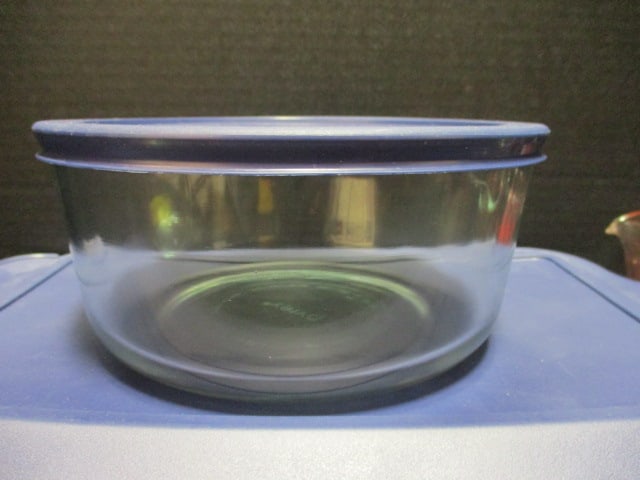 Pyrex Measuring Cups, Round Storage Container and Lasagna Dish with Storage Lid - 5
