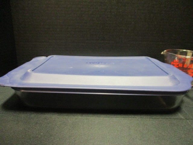 Pyrex Measuring Cups, Round Storage Container and Lasagna Dish with Storage Lid - 7