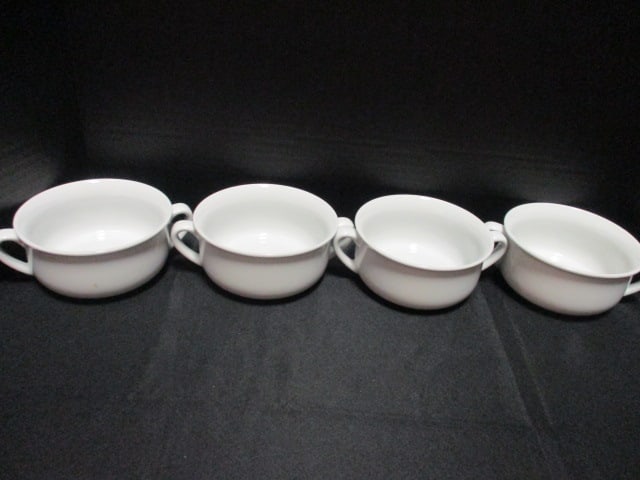 Four Williams-Sonoma Essential White Soup/Chili Bowls: 5 1/4"dia