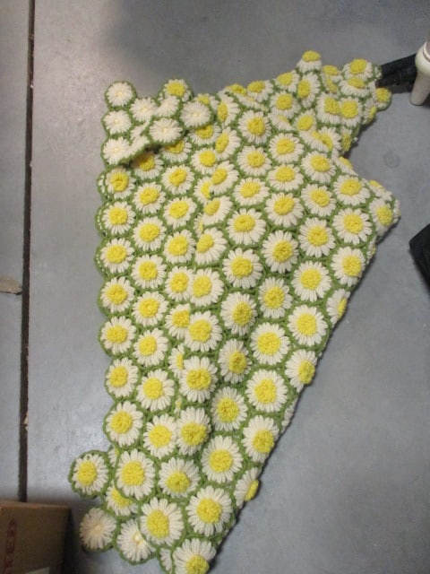 Vintage Hand Crocheted Daisy Lap Throw: .