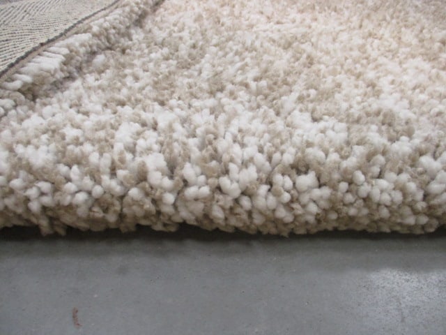 Safavieh Sand/Ivory Ultimate Shag Small Area Rug - 4