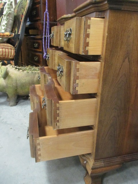Maddox Tables Serpentine Front 4 Drawer Small Chest - 6
