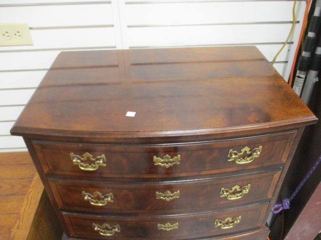 Henredon "Aston Court" Banded Mahogany Bowfront Small 3 Drawer Chest/Nightstand - 2