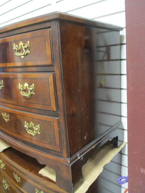 Henredon "Aston Court" Banded Mahogany Bowfront Small 3 Drawer Chest/Nightstand - 3
