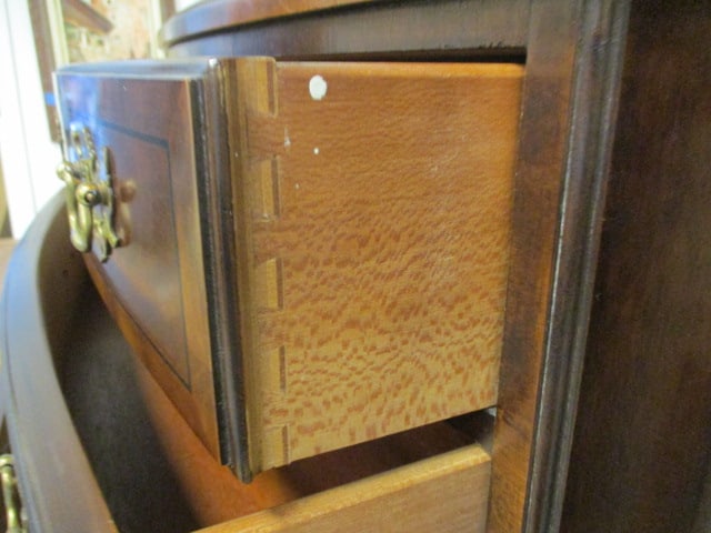 Henredon "Aston Court" Banded Mahogany Bowfront Small 3 Drawer Chest/Nightstand - 7