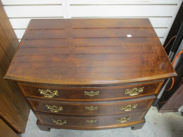 Henredon "Aston Court" Banded Mahogany Bowfront Small 3 Drawer Chest/Nightstand - 2