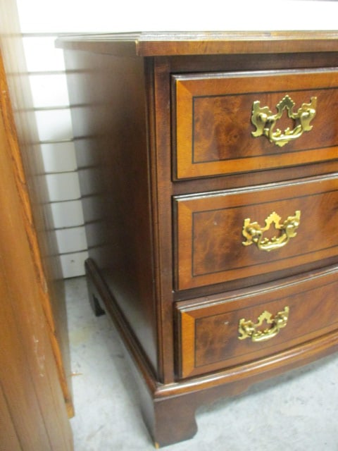 Henredon "Aston Court" Banded Mahogany Bowfront Small 3 Drawer Chest/Nightstand - 3