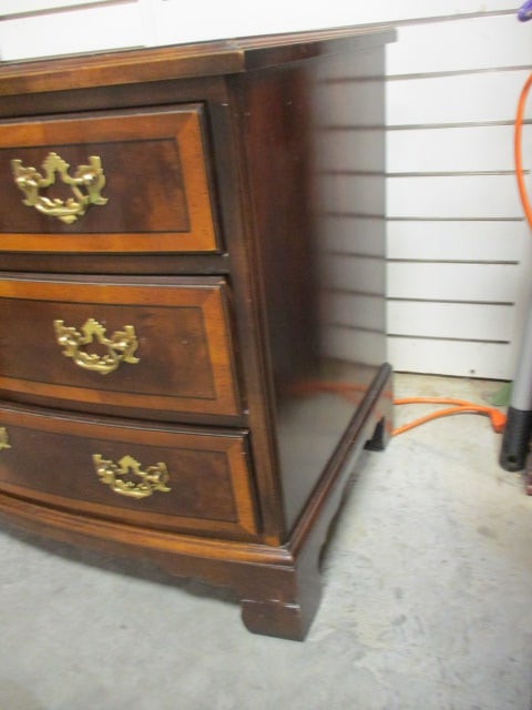 Henredon "Aston Court" Banded Mahogany Bowfront Small 3 Drawer Chest/Nightstand - 4