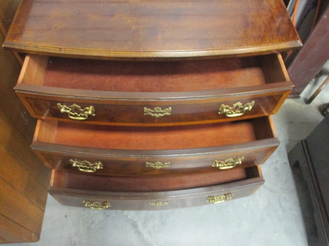 Henredon "Aston Court" Banded Mahogany Bowfront Small 3 Drawer Chest/Nightstand - 5