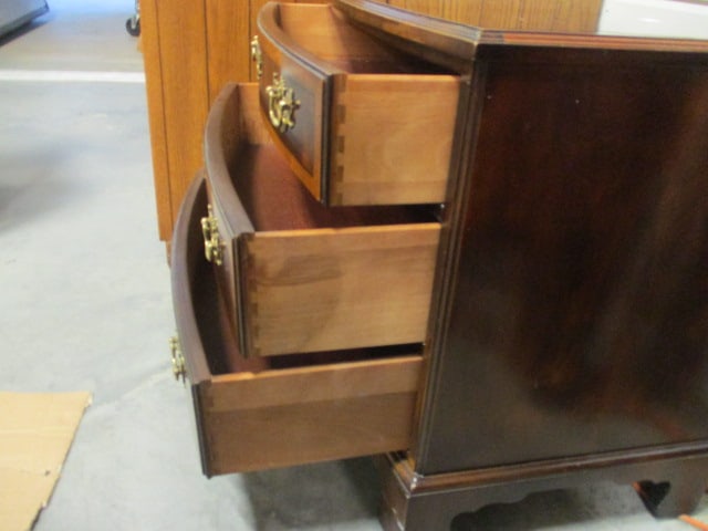 Henredon "Aston Court" Banded Mahogany Bowfront Small 3 Drawer Chest/Nightstand - 6