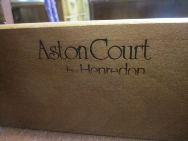 Henredon "Aston Court" Banded Mahogany Bowfront Small 3 Drawer Chest/Nightstand - 7