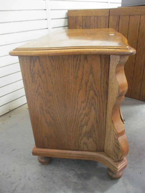 Hekman Oak 3 Drawer Nightstand - 4