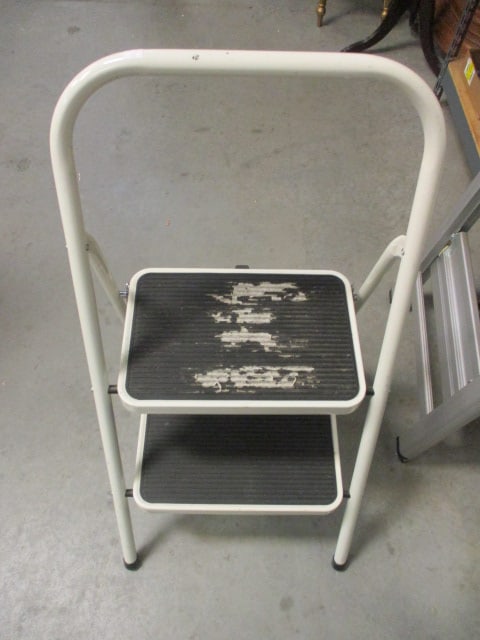 Gorilla Ladders Model 01-12007-00 Folding 2 Step Ladder and Tivoli Aluminum Compact - 4