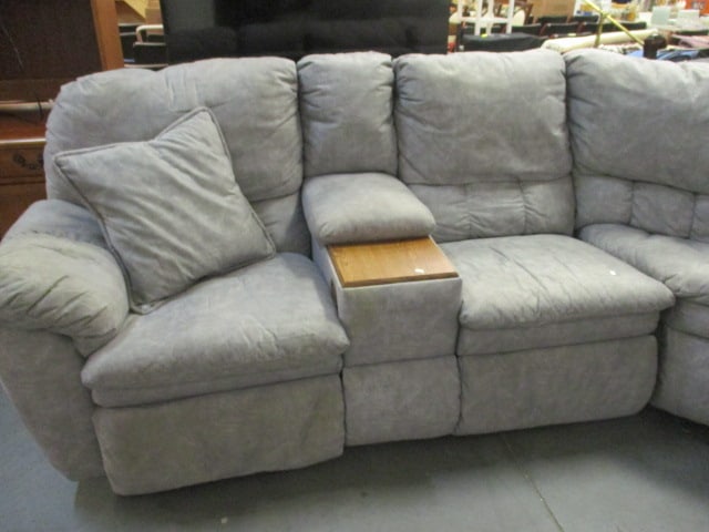 Like New Benchcraft 3 Piece Sectional Sleeper Sofa with Recliners - 4
