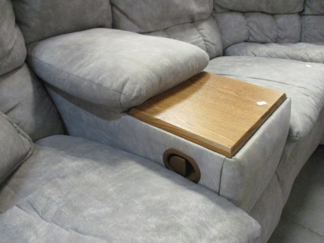 Like New Benchcraft 3 Piece Sectional Sleeper Sofa with Recliners - 5