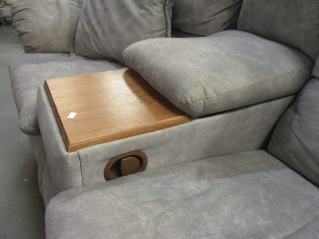 Like New Benchcraft 3 Piece Sectional Sleeper Sofa with Recliners - 6