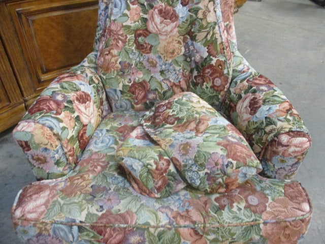 Vintage Button Tufted Jacquard Tapestry Upholstered Club Chair - 3