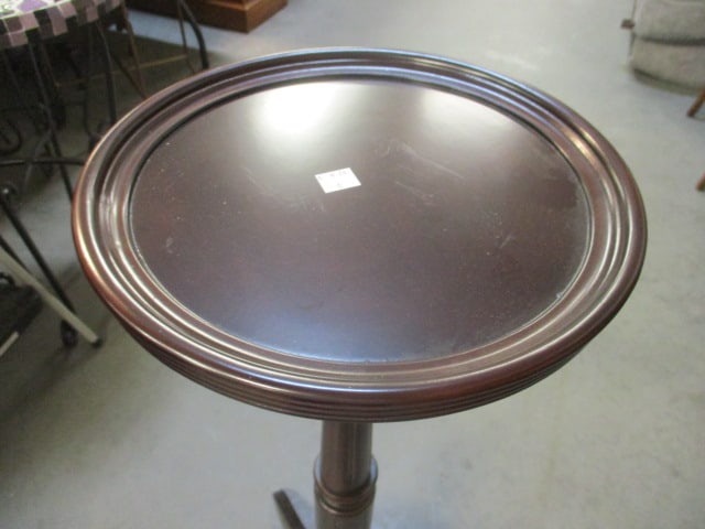 Bombay Mahogany Round Pedestal Stand - 2