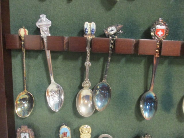 Bombay Mahogany Spoon Collector's Display Cabinet - 7