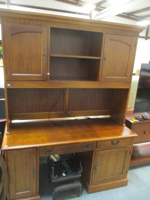 Hooker Furniture 2 Piece Cherry Computer Desk and Bookcase Hutch (1 of 11)