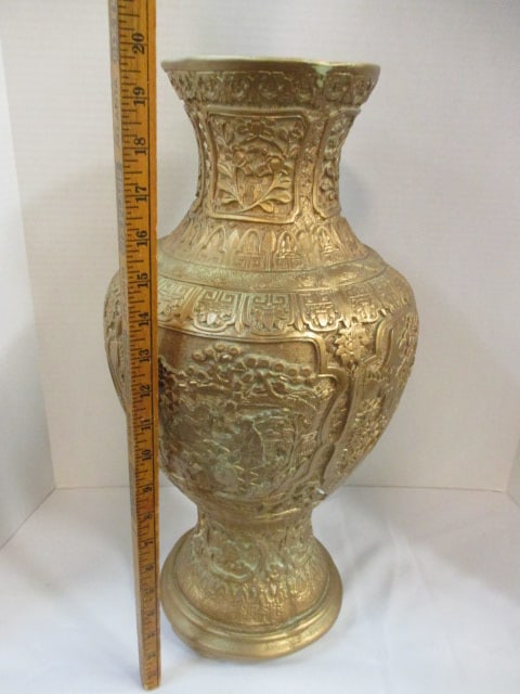 Large Gilt Chinoiserie Scene in Relief Chalkware Vase - 8