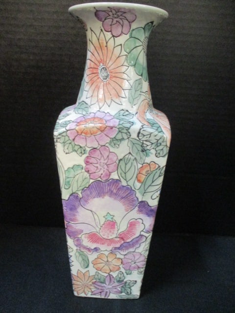 Chinoiserie Floral Porcelain Vase: 12 1/4"h