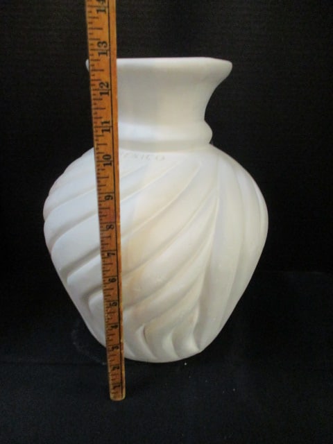 Swirl Design Mexican Pottery Bulbous Vase - 4