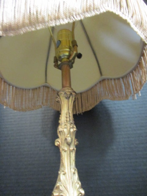 Victorian Style Copper Finish Cast Metal Boudoir Lamp. - 4