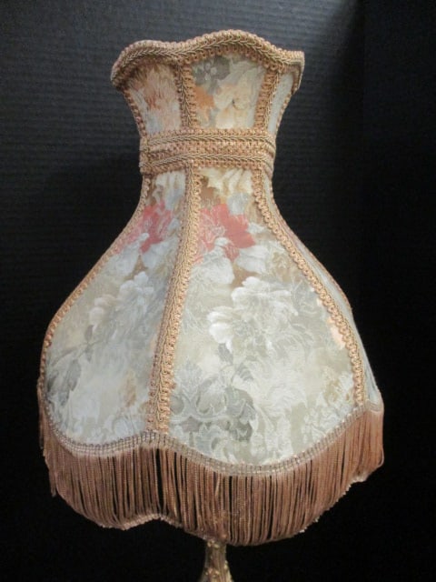Victorian Style Copper Finish Cast Metal Boudoir Lamp. - 5
