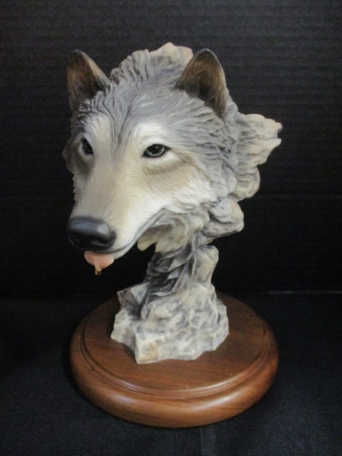 Mill Creek Studios "Before the Chase" Wolf Statue: 9 1/4"h