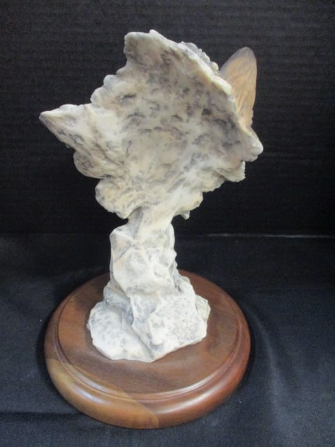 Mill Creek Studios "Before the Chase" Wolf Statue - 3