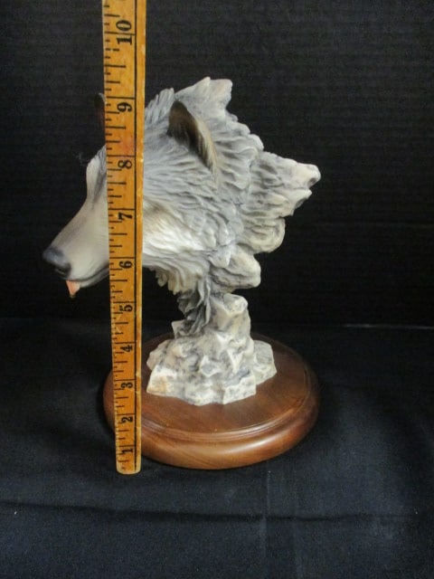 Mill Creek Studios "Before the Chase" Wolf Statue - 5
