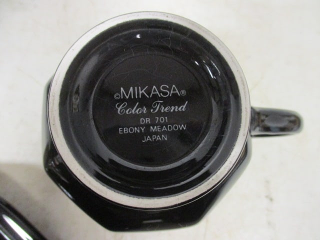 62 Pieces of Mikasa Color Trend "Ebony Meadow" Dinner Ware - 12