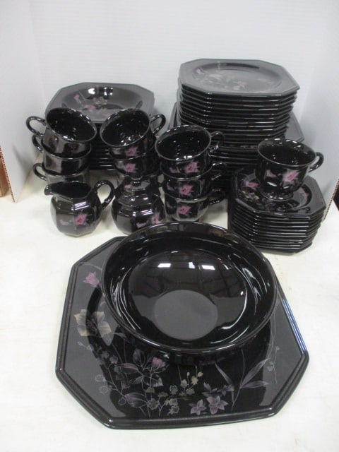 62 Pieces of Mikasa Color Trend "Ebony Meadow" Dinner Ware (1 of 17)